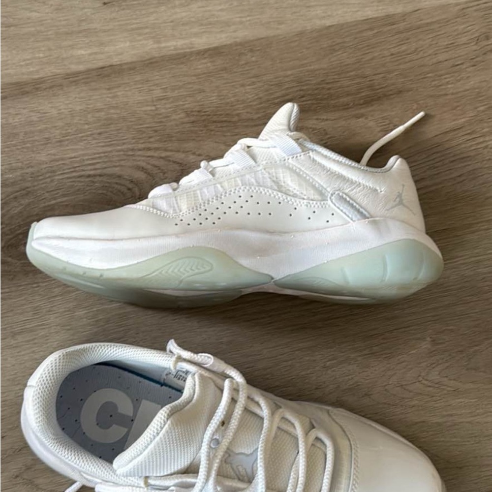 Jordan Women's Sneakers in White and Light Gray